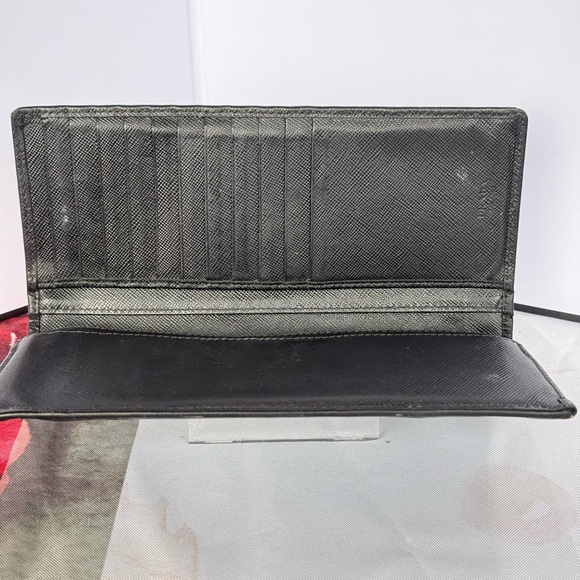 Prada - Picture 4 of 6